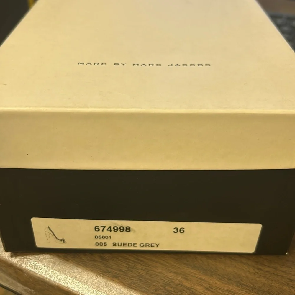 Marc by Marc Jacobs Suede Grey Heels - Picture 1 of 2